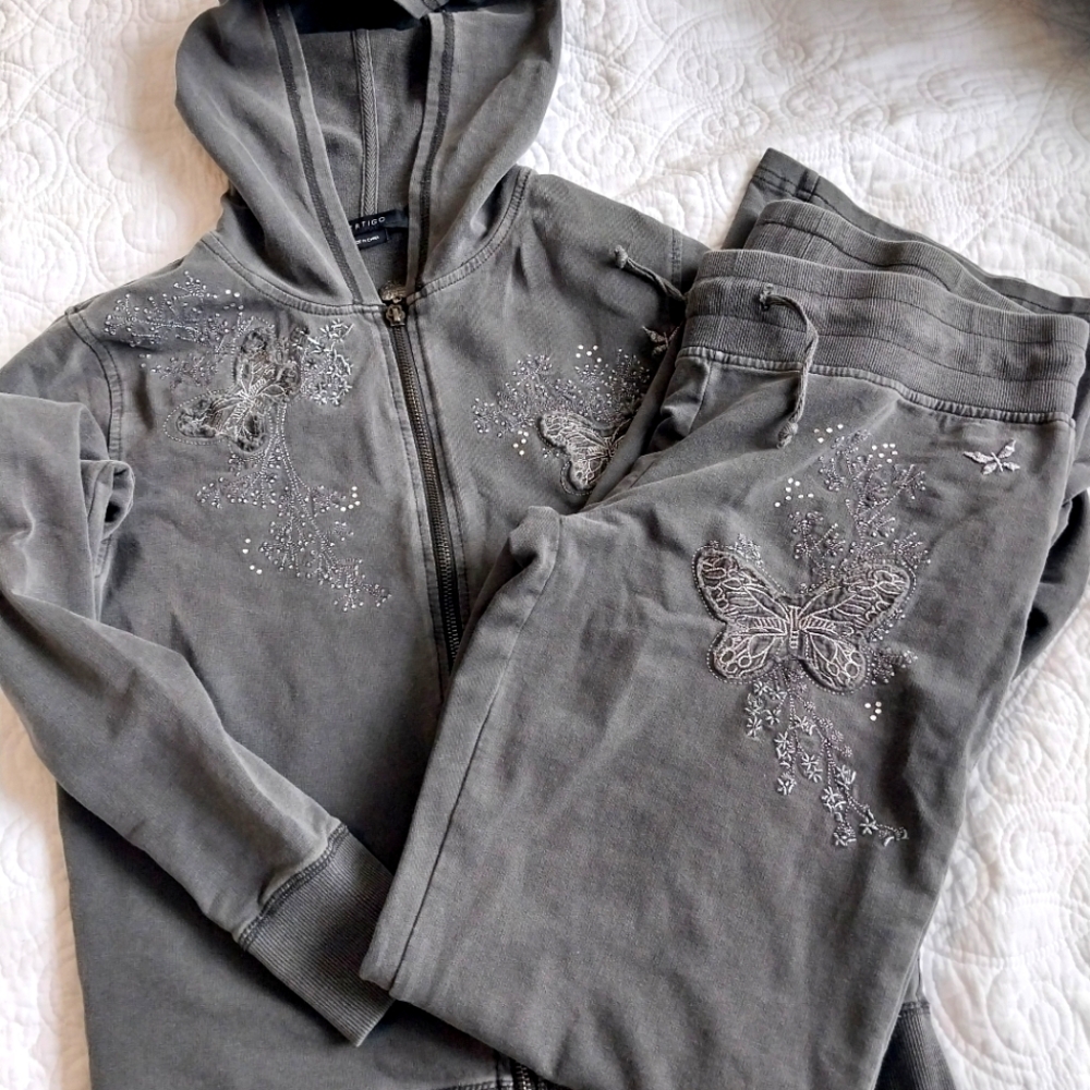 2000s Y2K Grey butterfly track suit